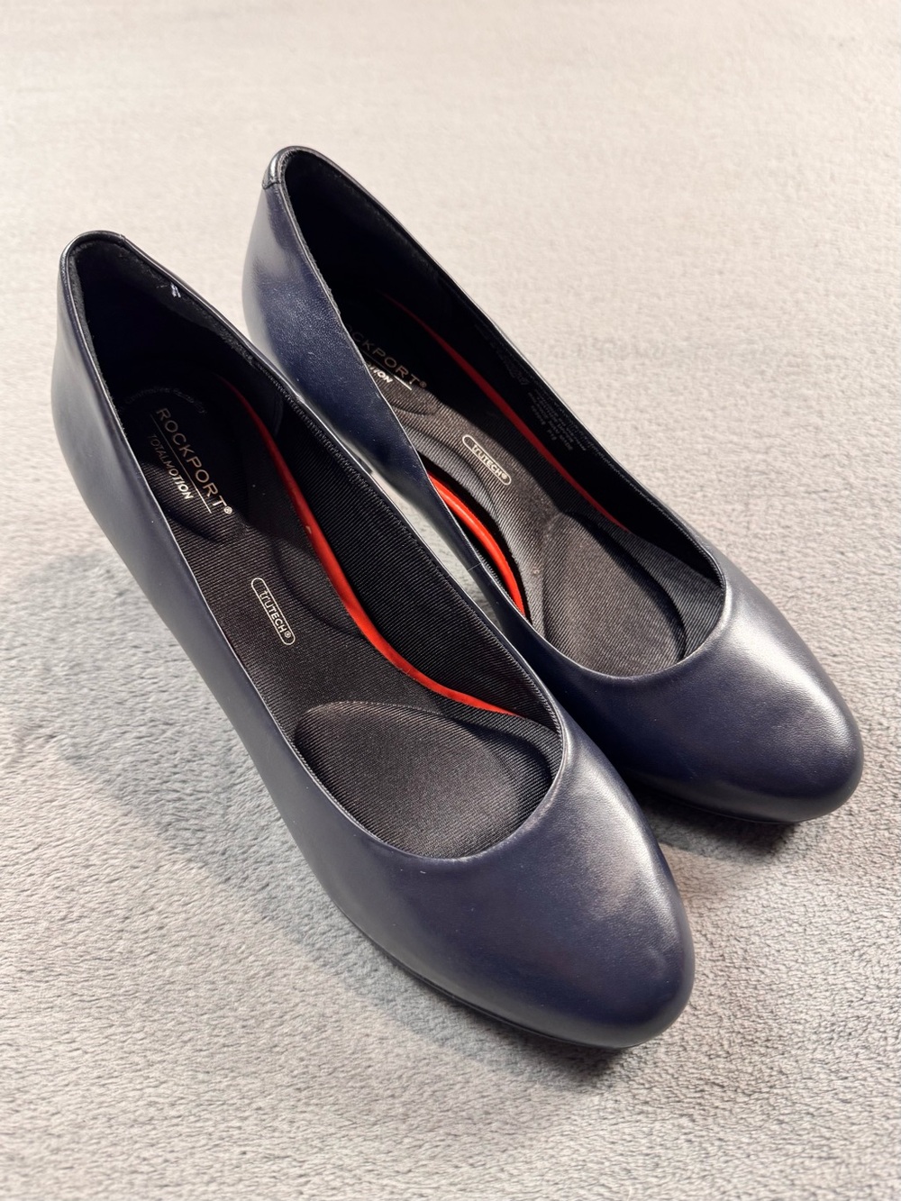 Rockport Leah Navy Leather Mid-Heel Pumps - Picture 2 of 11